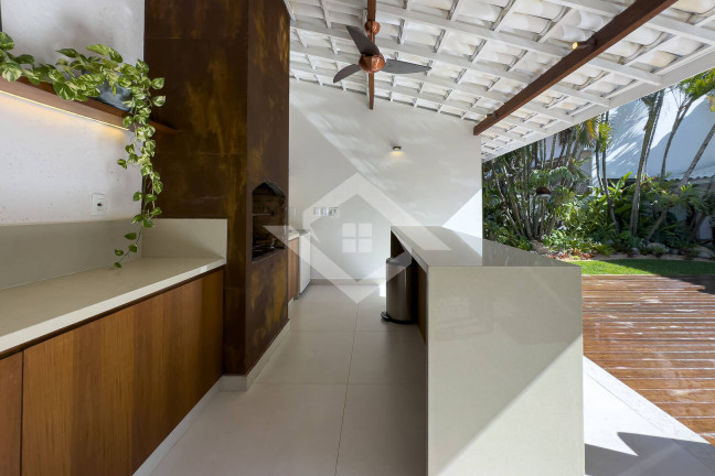 Imagem Casa com 6 Quartos à Venda, 430 m² em Barra Da Tijuca - Rio De Janeiro Imagem Casa com 6 Quartos à Venda, 430 m² em Barra Da Tijuca - Rio De Janeiro