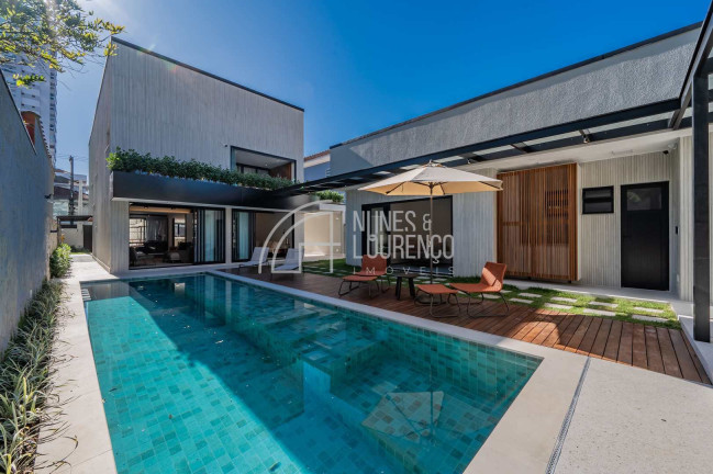 Casa com 4 Quartos à Venda, 350 m² em Embaré - Santos