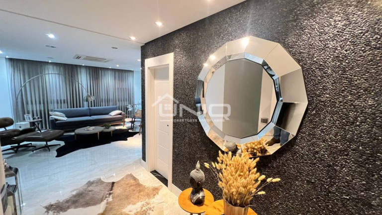 Imagem Apartamento com 3 Quartos à Venda, 260 m²