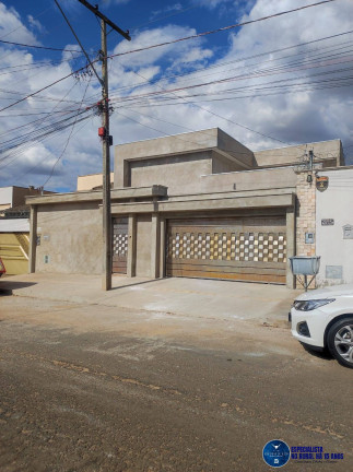 Imagem Casa com 3 Quartos à Venda, 300 m² em Setor Três Marias - Goiânia Imagem Casa com 3 Quartos à Venda, 300 m² em Setor Três Marias - Goiânia