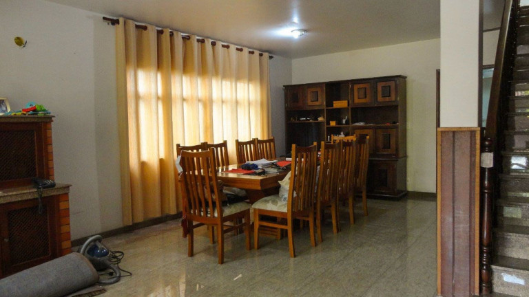 Imagem Casa com 4 Quartos à Venda, 350 m² em Várzea - Teresópolis