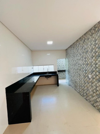 Imagem Casa com 3 Quartos à Venda, 200 m² em Moinho Dos Ventos - Goiânia Imagem Casa com 3 Quartos à Venda, 200 m² em Moinho Dos Ventos - Goiânia