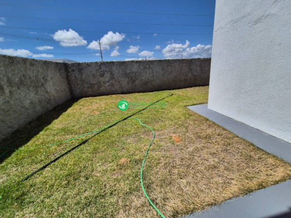 Imagem Casa com 2 Quartos à Venda, 200 m²