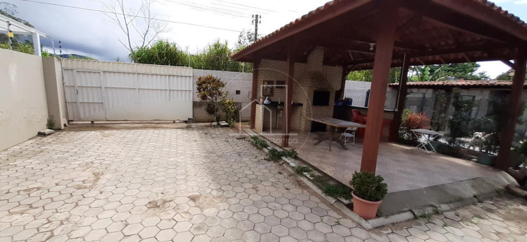 Imagem Casa com 3 Quartos à Venda, 200 m² em São João Do Rio Vermelho - Florianópolis Imagem Casa com 3 Quartos à Venda, 200 m² em São João Do Rio Vermelho - Florianópolis