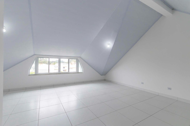 Imagem Casa com 2 Quartos à Venda, 138 m² em Xaxim - Curitiba