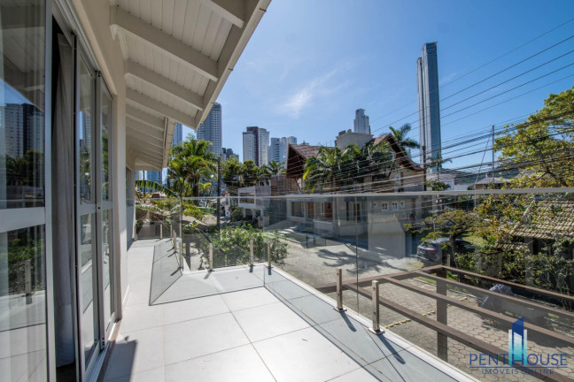Imagem Casa com 5 Quartos à Venda, 420 m² em Barra - Balneário Camboriú