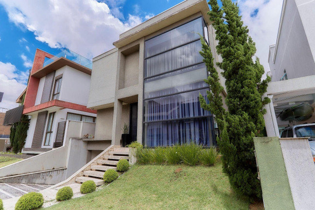 Casa com 3 Quartos à Venda, 297 m² em Pinheirinho - Curitiba