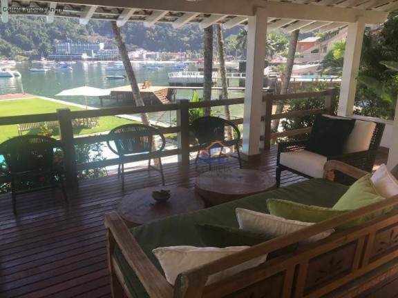 Imagem Casa com 8 Quartos para Temporada, 656 m² em Vila Velha - Angra Dos Reis
