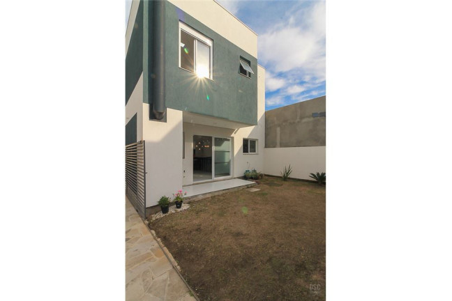 Imagem Casa com 3 Quartos à Venda, em Hípica - Porto Alegre Imagem Casa com 3 Quartos à Venda, em Hípica - Porto Alegre