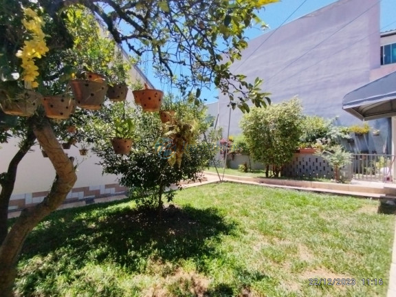 Imagem Casa com 4 Quartos à Venda, 319 m² em São Francisco - Curitiba Imagem Casa com 4 Quartos à Venda, 319 m² em São Francisco - Curitiba