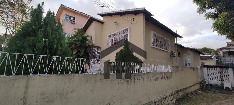 Imagem Casa com 4 Quartos à Venda, 225 m² em Casa Amarela - Recife