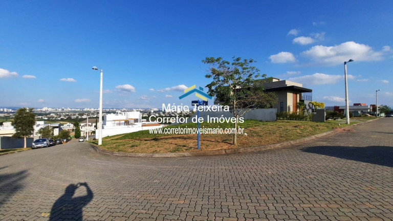 Terreno em Condomínio à Venda, 1.001 m² em Urbanova - São José Dos Campos