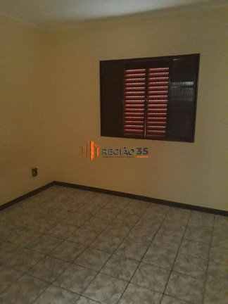 Imagem Casa com 3 Quartos à Venda, 140 m² em Jardim Ipê - Poços De Caldas