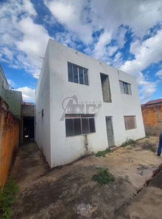 Casa com 5 Quartos à Venda,  em Canelas - Montes Claros