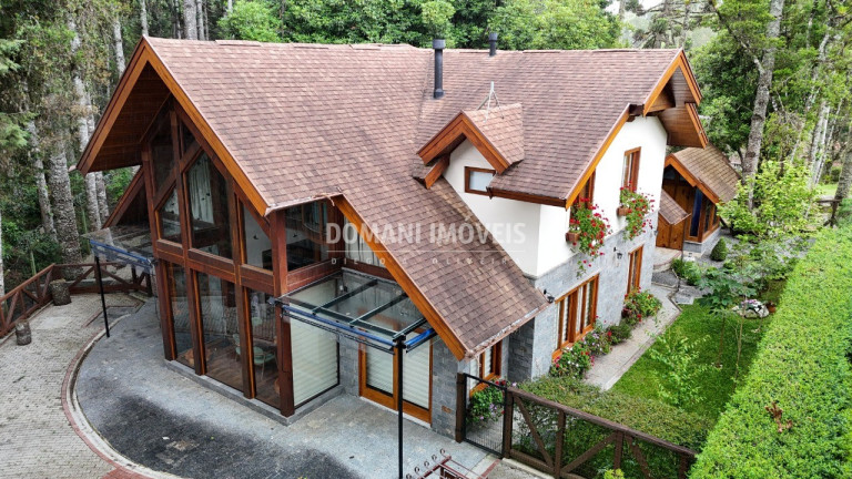 Imagem Casa com 3 Quartos à Venda, 264 m² em Região Do Alto Do Capivari - Campos Do Jordão Imagem Casa com 3 Quartos à Venda, 264 m² em Região Do Alto Do Capivari - Campos Do Jordão