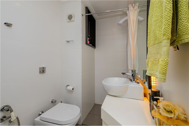 Imagem Imóvel com 2 Quartos à Venda, em Rio Branco - Porto Alegre Imagem Imóvel com 2 Quartos à Venda, em Rio Branco - Porto Alegre
