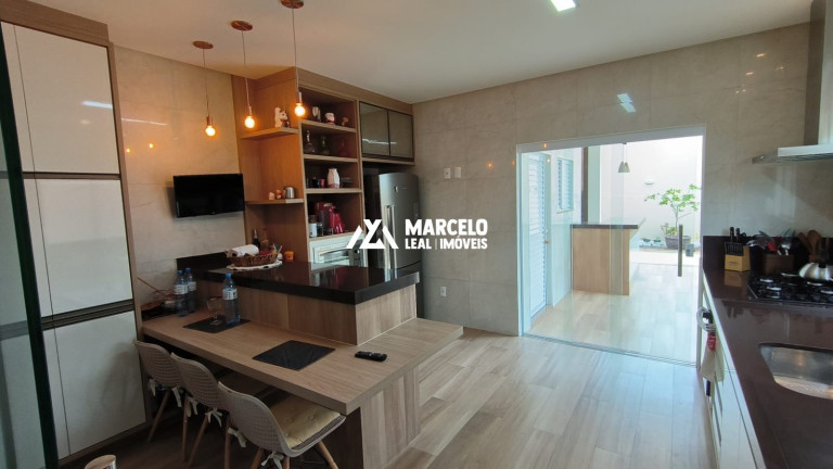 Casa com 3 Quartos à Venda, 248 m² em Candeias - Vitória Da Conquista