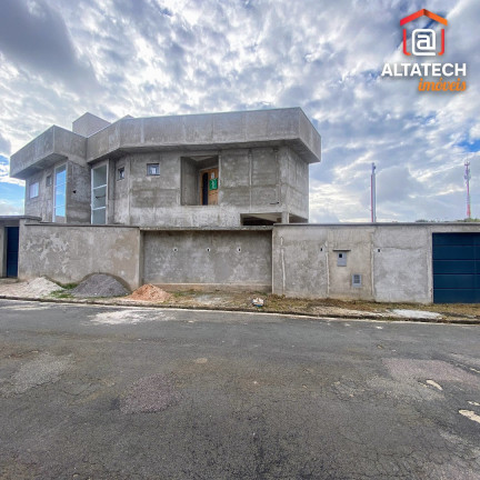 Imagem Sobrado com 3 Quartos à Venda, 147 m² em Vila Caio Junqueira - Poços De Caldas Imagem Sobrado com 3 Quartos à Venda, 147 m² em Vila Caio Junqueira - Poços De Caldas