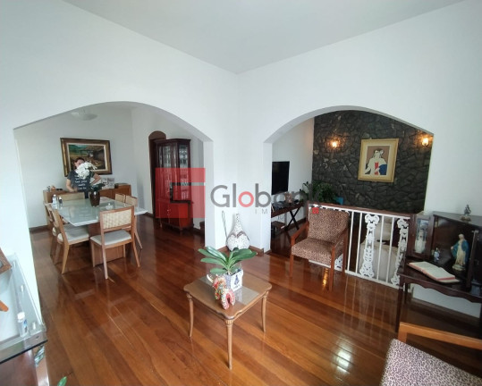 Casa com 3 Quartos à Venda, 250 m² em Centro - Montes Claros