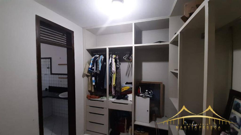 Imagem Casa com 4 Quartos à Venda, 600 m² em Candelária - Natal Imagem Casa com 4 Quartos à Venda, 600 m² em Candelária - Natal