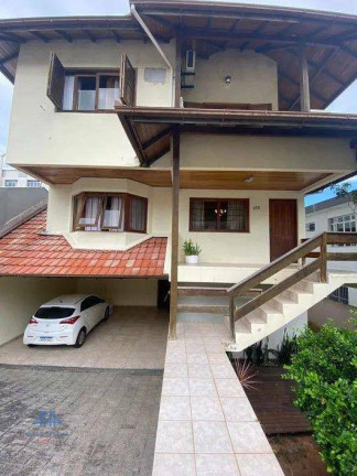 Imagem Casa com 4 Quartos à Venda, 315 m² em Trindade - Florianópolis Imagem Casa com 4 Quartos à Venda, 315 m² em Trindade - Florianópolis