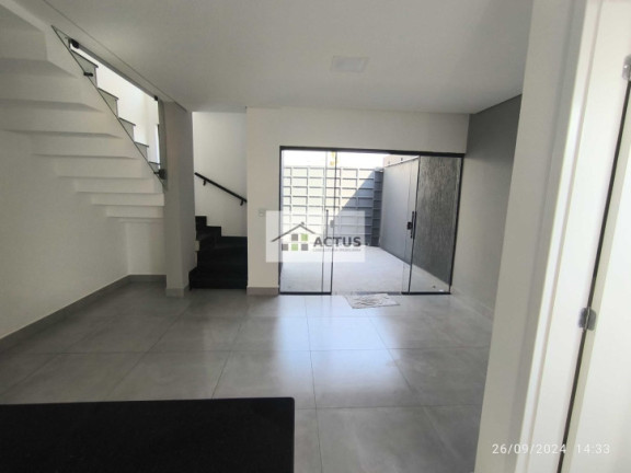 Imagem Casa com 3 Quartos à Venda, 100 m² em São Pedro - Ibirité