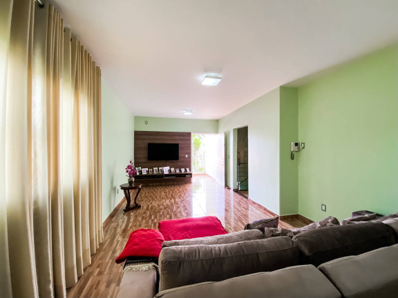 Imagem Sobrado com 3 Quartos à Venda, 214 m² em Centro - Caldas Novas