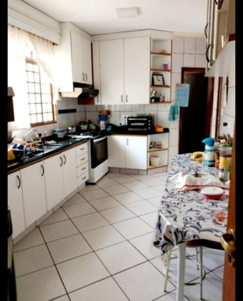 Imagem Casa com 3 Quartos à Venda, 230 m² em Zona 08 - Maringá