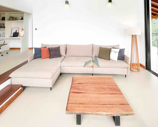 Imagem Casa com 4 Quartos à Venda, 750 m² em Vargem Grande - Teresópolis