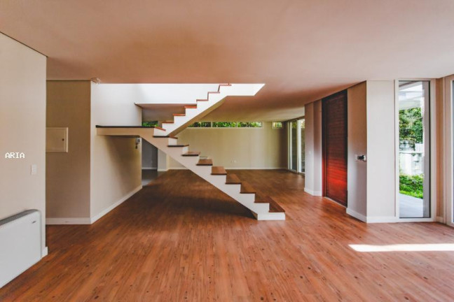 Imagem Casa com 3 Quartos à Venda, 385 m² em Centro - Gramado