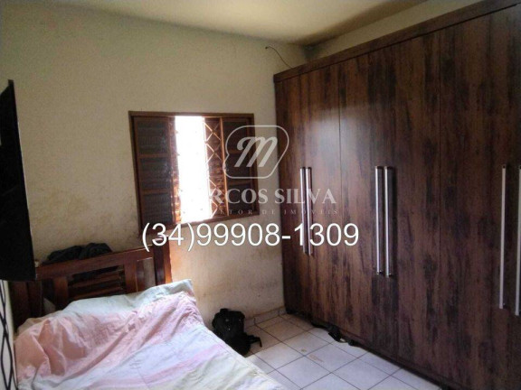 Imagem Casa com 3 Quartos à Venda, 250 m² em Santa Mônica - Uberlândia