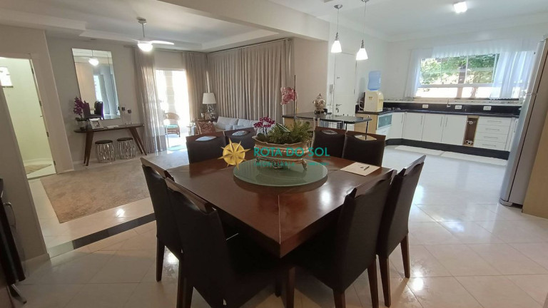 Imagem Casa com 5 Quartos à Venda, 300 m² em Centro - Bombinhas Imagem Casa com 5 Quartos à Venda, 300 m² em Centro - Bombinhas