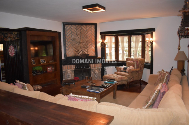Imagem Casa com 6 Quartos à Venda, 565 m² em Região De Capivari - Campos Do Jordão