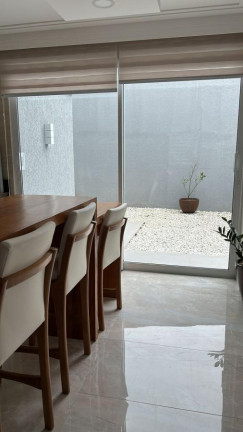 Imagem Casa com 3 Quartos à Venda, 240 m² em Santa Felicidade - Curitiba