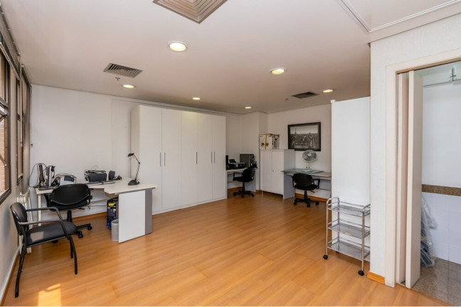 Sala Comercial à Venda, 30 m² em Vila Progredior - São Paulo