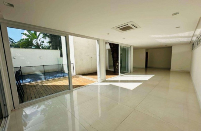 Casa com 4 Quartos à Venda, 365 m² em Jardim Petrópolis - São Paulo