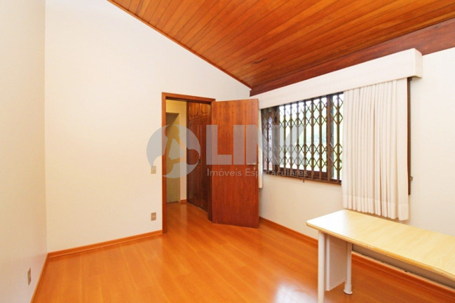 Imagem Casa com 3 Quartos à Venda, 334 m² em Chácara Das Pedras - Porto Alegre