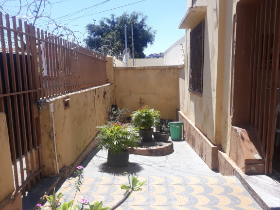 Imagem Casa com 4 Quartos à Venda, 150 m² em R$380.000,00  //  Carlos Prates - Belo Horizonte
