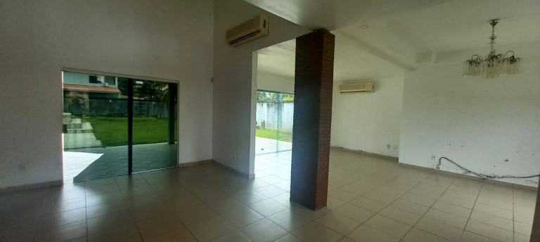 Imagem Casa com 3 Quartos para Alugar,  em Ponta Negra - Manaus