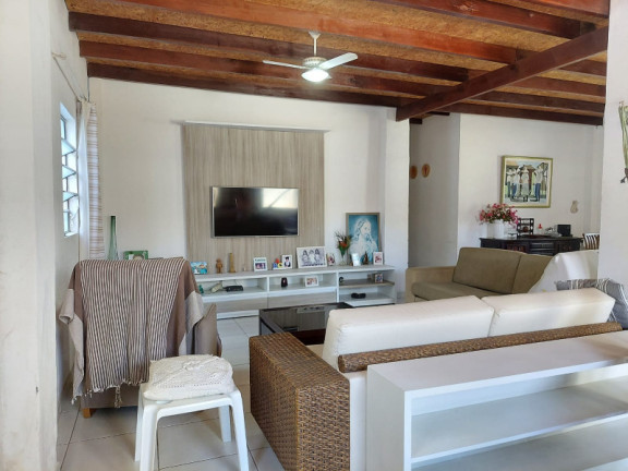 Imagem Casa com 3 Quartos à Venda, 240 m²