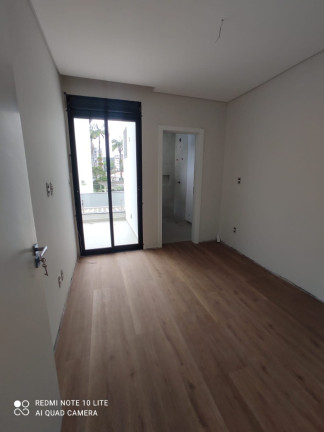 Imagem Imóvel com 3 Quartos à Venda, 184 m² em Saguaçu - Joinville