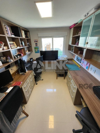 Imagem Imóvel com 3 Quartos à Venda, 450 m² em Nonoai - Porto Alegre Imagem Imóvel com 3 Quartos à Venda, 450 m² em Nonoai - Porto Alegre