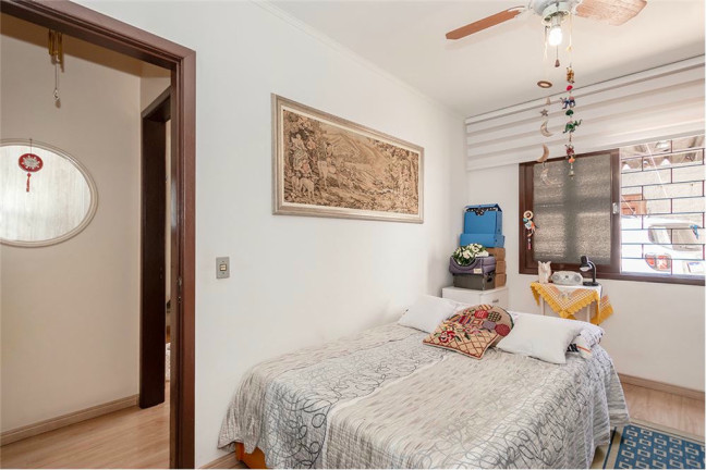 Imagem Casa com 4 Quartos à Venda, 174 m² em Moinhos De Vento - Porto Alegre Imagem Casa com 4 Quartos à Venda, 174 m² em Moinhos De Vento - Porto Alegre