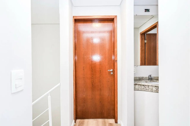 Imagem Sobrado com 3 Quartos à Venda, 92 m² em Santa Cândida - Curitiba