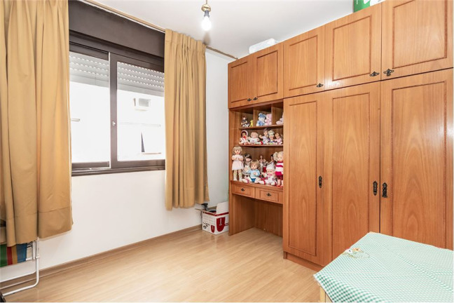 Imagem Imóvel com 3 Quartos à Venda,  em Vila Ipiranga - Porto Alegre