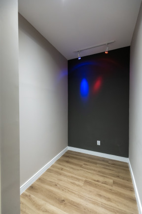 Imagem Sala Comercial à Venda, 28 m² em Chácara Das Pedras - Porto Alegre Imagem Sala Comercial à Venda, 28 m² em Chácara Das Pedras - Porto Alegre