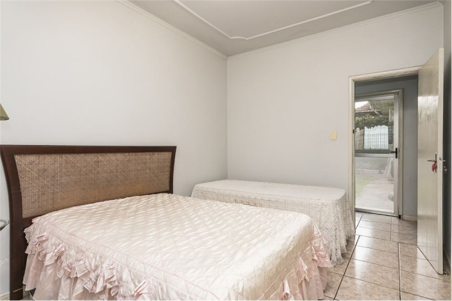 Imagem Casa com 7 Quartos à Venda, em Jardim Itu - Porto Alegre Imagem Casa com 7 Quartos à Venda, em Jardim Itu - Porto Alegre