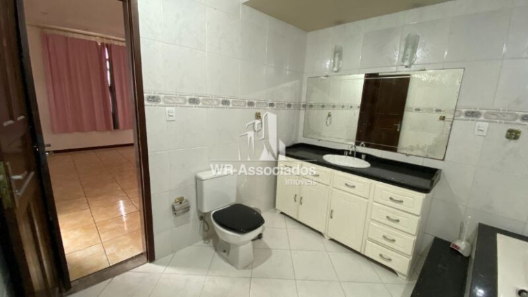 Imagem Casa com 4 Quartos à Venda, 480 m²