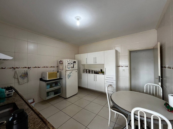 Imagem Casa com 4 Quartos à Venda, 242 m² em Centro - Botucatu Imagem Casa com 4 Quartos à Venda, 242 m² em Centro - Botucatu