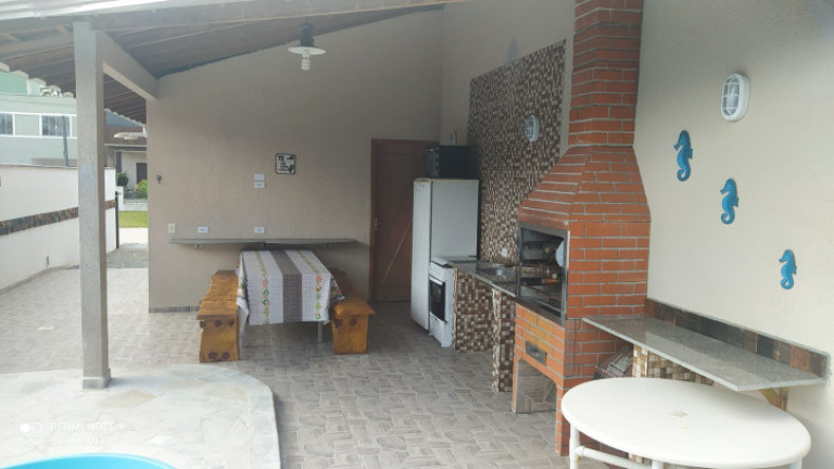 Imagem Casa com 3 Quartos para Temporada, 80 m² em Balneário Mariluz - Itapoá